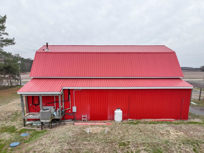More Photos Of 8977 DuPont Blvd, Lincoln Convenience Store For Sale