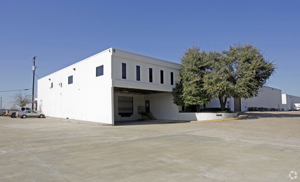 More Photos Of 4408 Barnett Blvd, Arlington Industrial For Lease