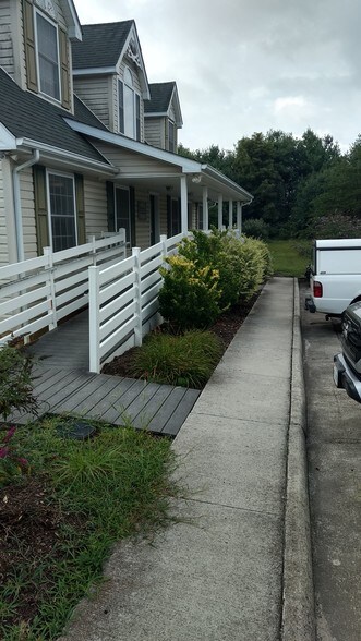 More Photos Of 20 Midway Plaza Dr NW, Christiansburg Office For Lease