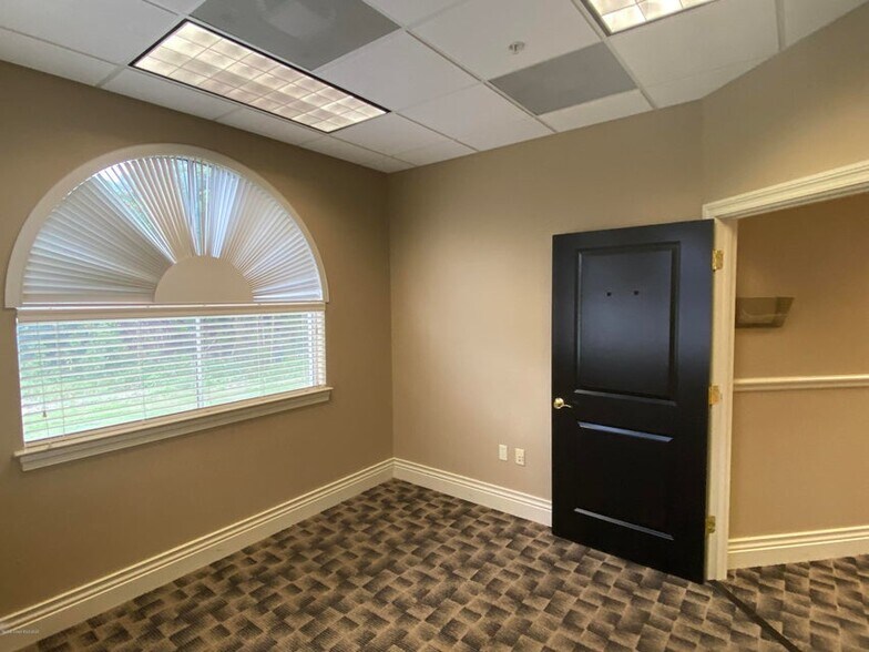 More Photos Of 7341 Office Park Pl, Melbourne Office Residential For Lease