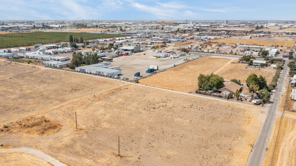 Primary Photo Of 2735 S Willow Ave, Fresno Service For Sale