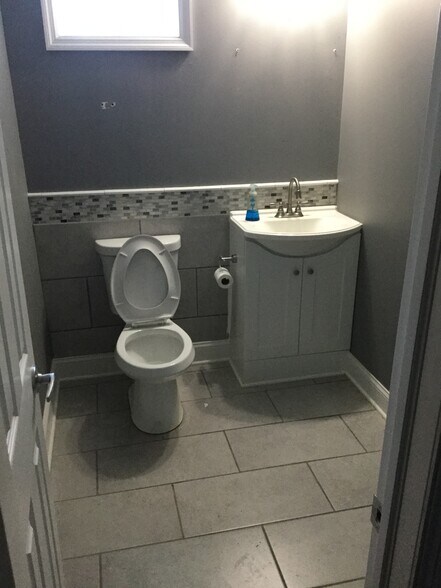 More Photos Of 1010 Rose Ave, Runnemede Flex For Sale