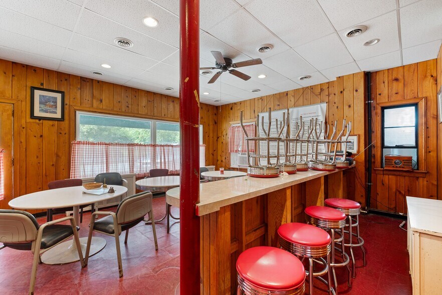 More Photos Of 2913 Creek Rd, Yorklyn Specialty For Sale