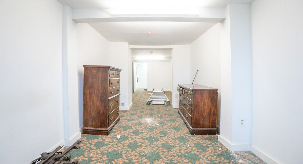 More Photos Of 309 Main St, Laurel Freestanding For Sale
