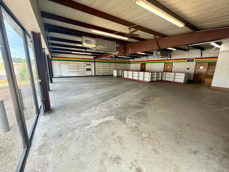 More Photos Of 1622 W Front St, Tyler Industrial For Sale
