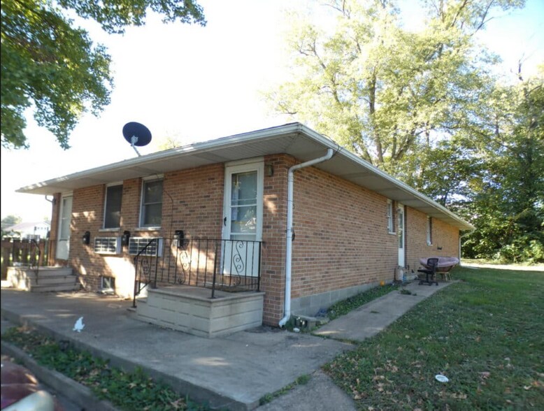 Primary Photo Of 105 S Washington St, Sparta Apartments For Sale