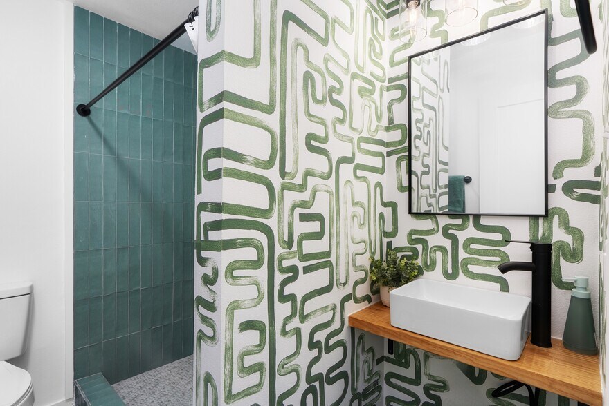 More Photos Of 907 S Church St, Rockport Hotel For Sale