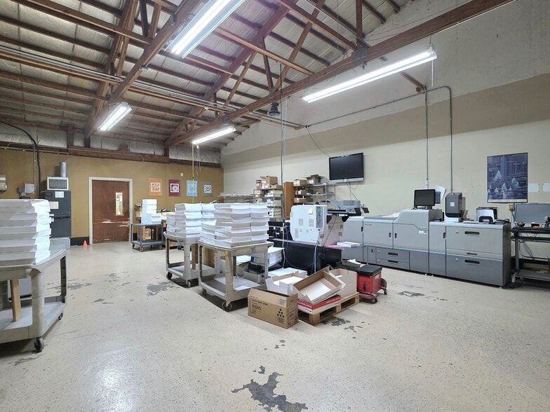 More Photos Of 14440 W Edison Dr, New Lenox Manufacturing For Sale