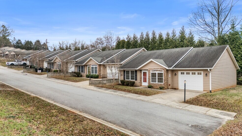 More Photos Of 520 Baird Cove Rd, Franklin Apartments For Sale