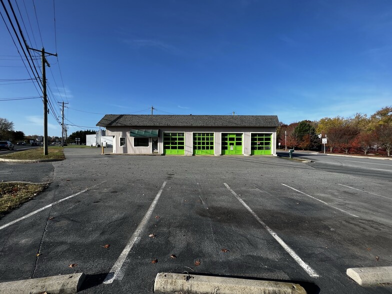 Primary Photo Of 2551 Centreville Rd, Centreville Auto Repair For Sale