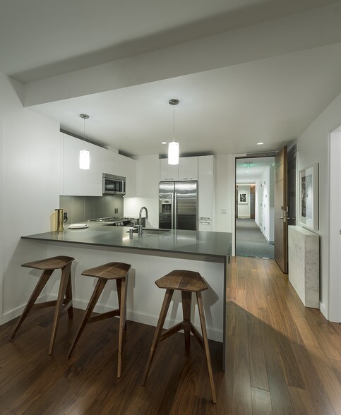 More Photos Of 399 Fremont St, San Francisco Apartments For Lease