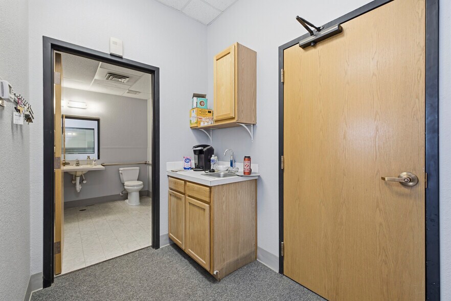 More Photos Of 449-477 Denver Ave, Loveland Light Distribution For Lease