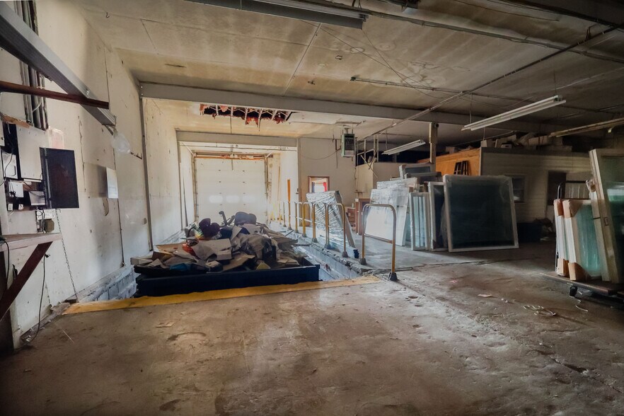 More Photos Of 11830 Shaver Rd, Schoolcraft Office For Sale