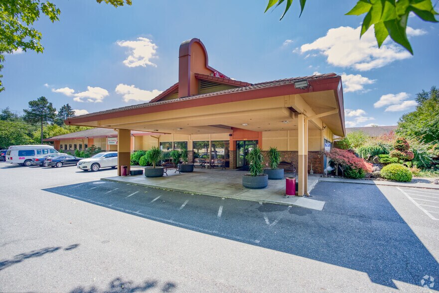Primary Photo Of 6221 NE 82nd Ave, Portland Hotel For Sale