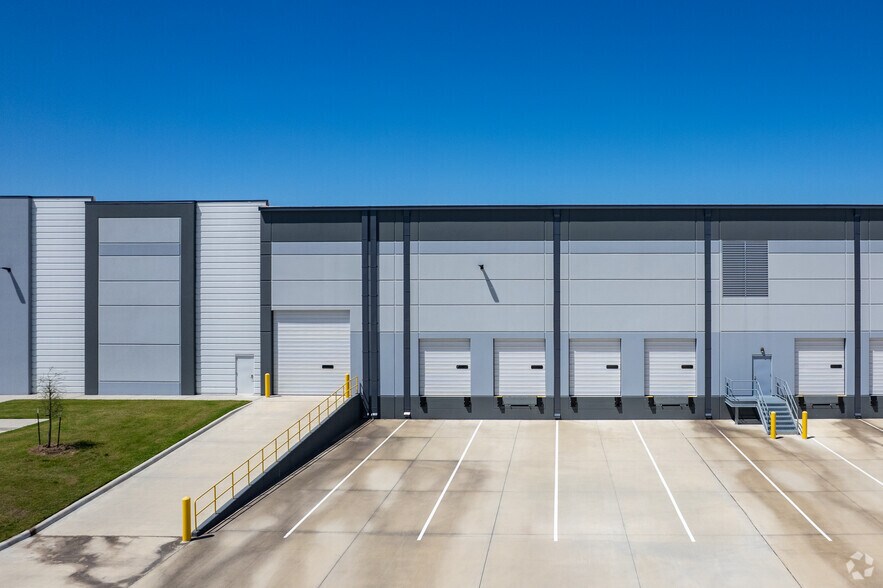 More Photos Of 6955 Mesa Dr, Houston Unknown For Lease