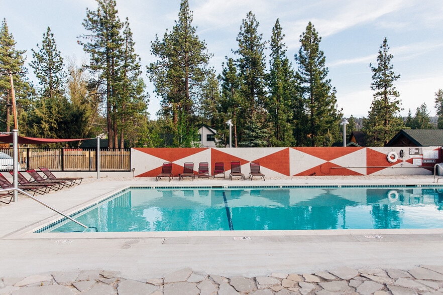More Photos Of 214 Lagunita Ln, Big Bear Lake Hotel For Sale