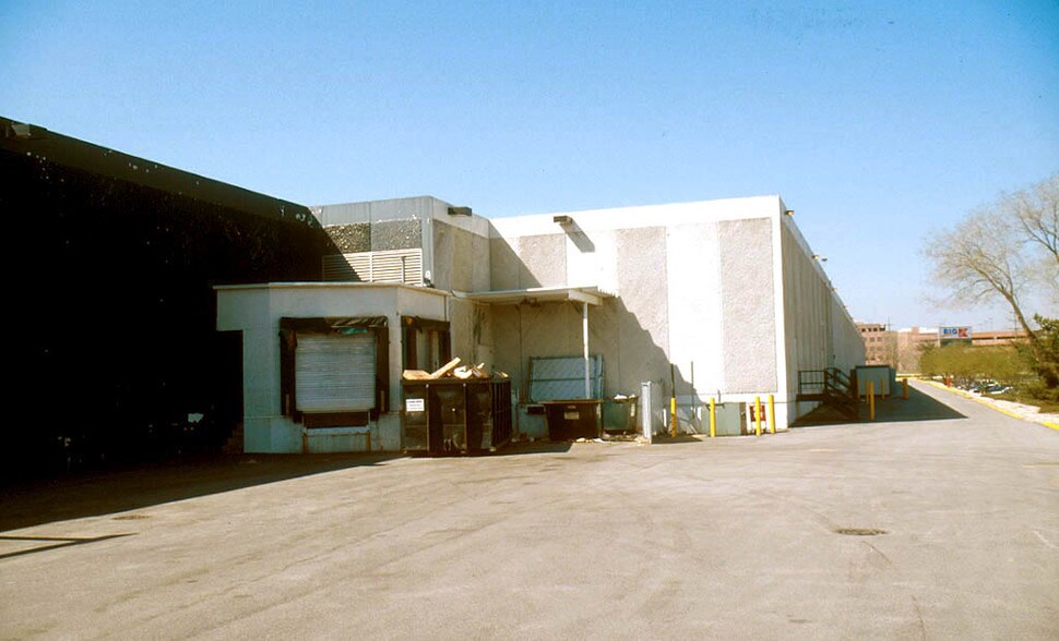 More Photos Of 17W714-17W734 22nd St, Oakbrook Terrace Freestanding For Lease