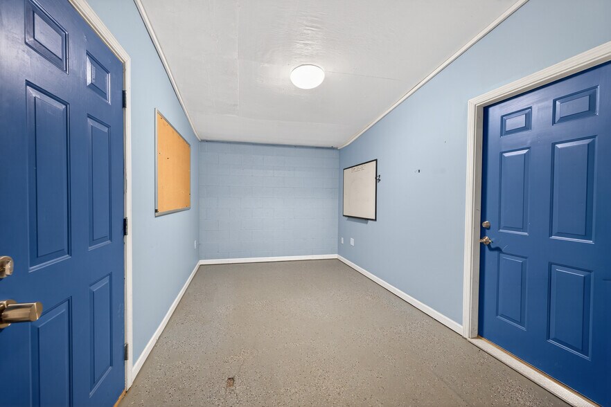 More Photos Of 4109 Robinson St, Covington Freestanding For Sale