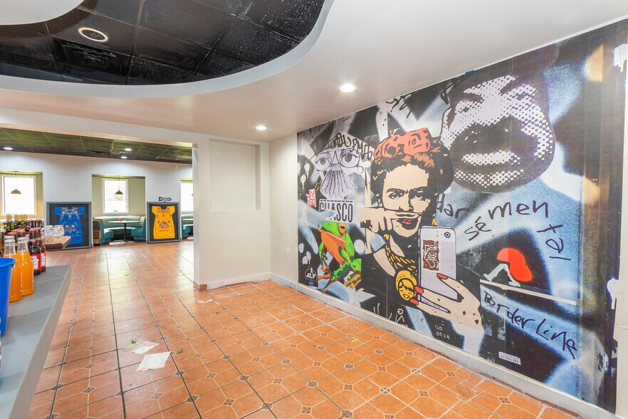 More Photos Of 1704-1710 W Main St, Central Restaurant For Lease