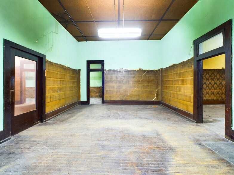 More Photos Of 309 S Ohio Ave, Sedalia Storefront Retail Office For Sale