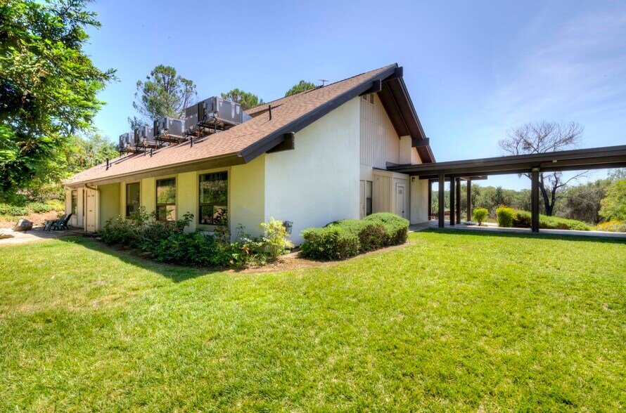 More Photos Of 31975-31985 Lodge Rd, Auberry Medical For Sale
