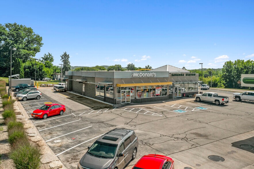 More Photos Of 1230 Chicago Ave, Savanna Service Station For Sale