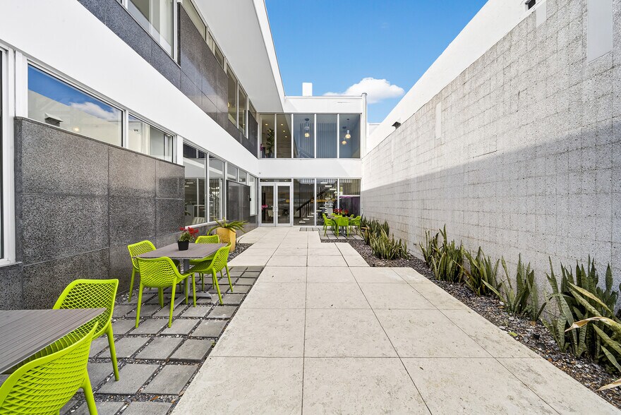 More Photos Of 7630 Biscayne Blvd, Miami Office For Lease