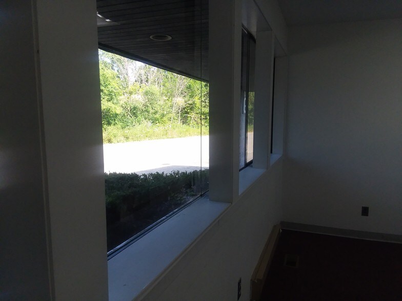 More Photos Of 1012 Professional Dr, Flint Office For Lease