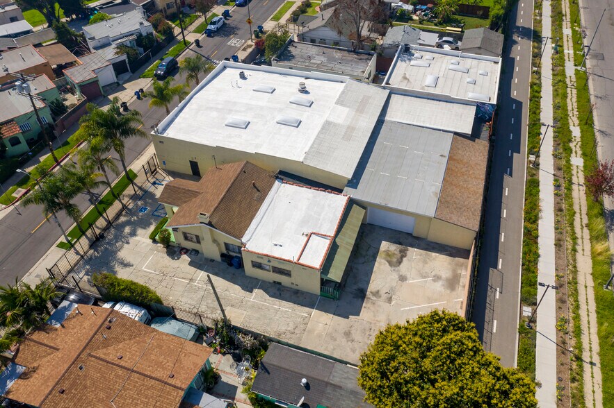 More Photos Of 2703 Southwest Dr, Los Angeles Warehouse For Lease