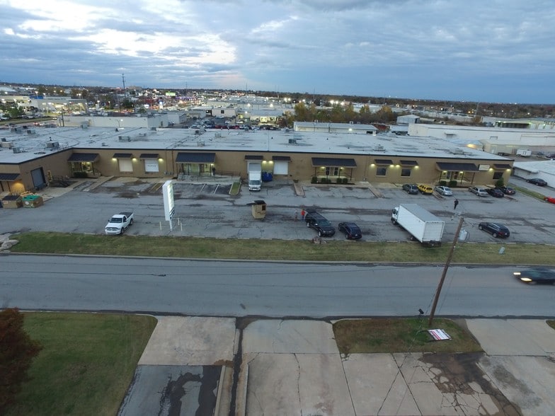 More Photos Of 4343 S Memorial Dr, Tulsa General Retail For Lease