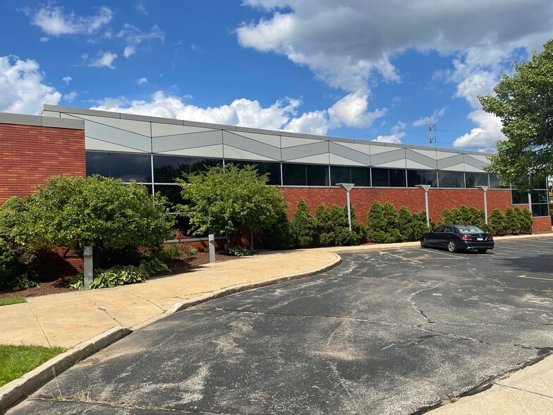 More Photos Of 301 E Sample St, South Bend Service For Lease