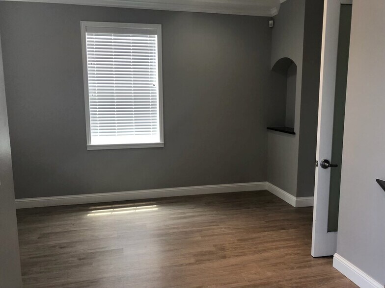 More Photos Of 4100 Fairway Dr, Carrollton Medical For Sale