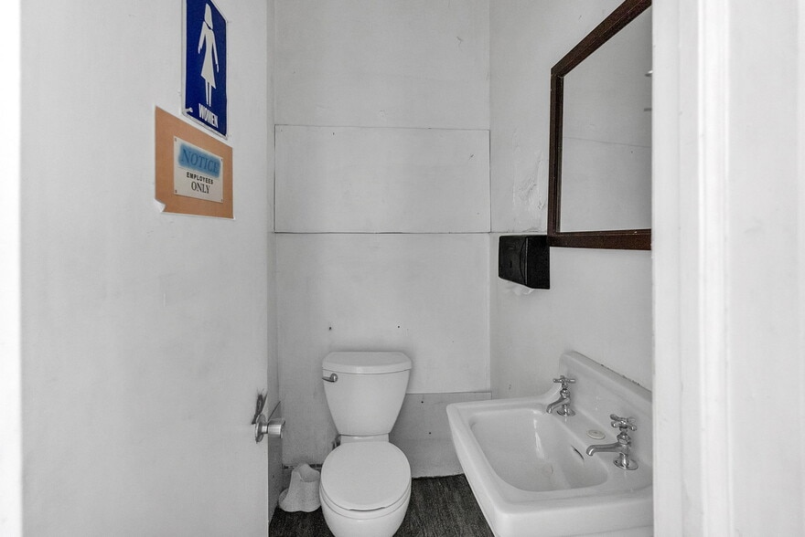 More Photos Of 9900 Northlawn St, Detroit Warehouse For Sale