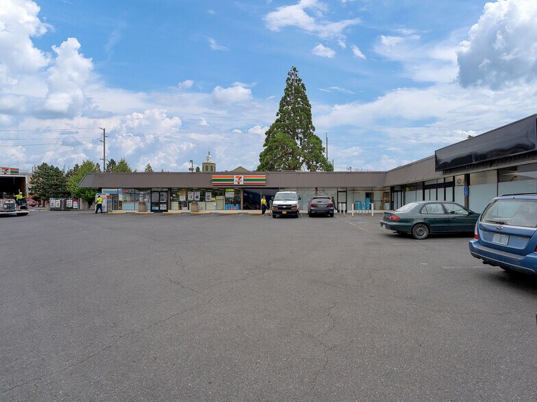 More Photos Of 6130-6144 SE Foster Rd, Portland Freestanding For Lease