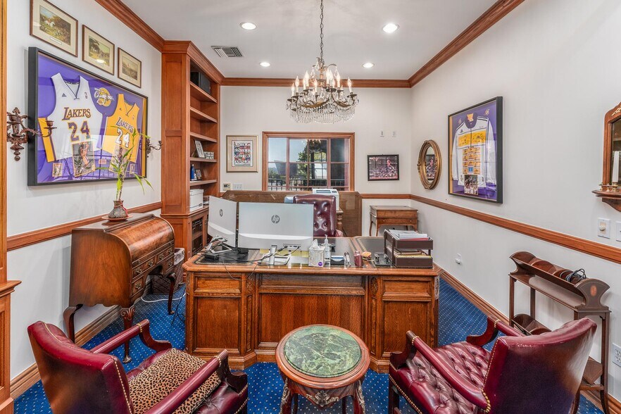 More Photos Of 8752 Holloway Dr, West Hollywood Office For Sale