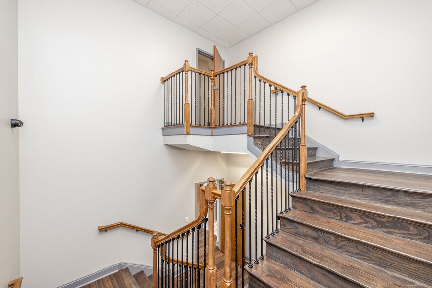 More Photos Of 411 Branchway Rd, Richmond Office Residential For Lease