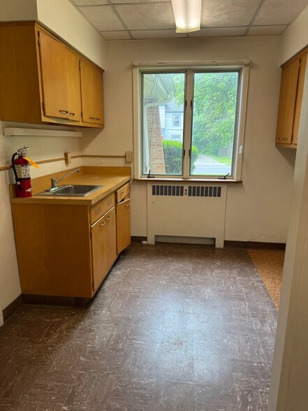 More Photos Of 89 E Genesee St, Auburn Flex For Sale