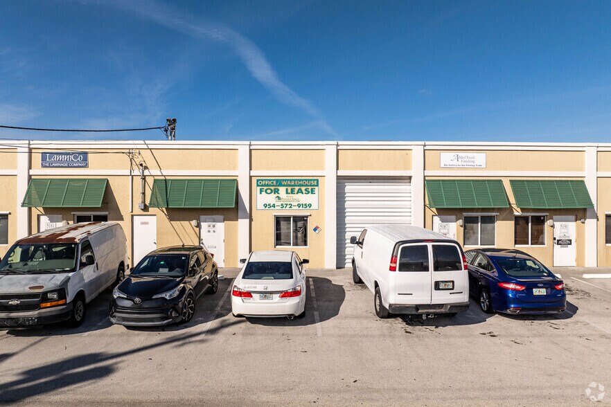 More Photos Of 5149-5199 NE 12th Ave, Oakland Park Warehouse For Lease
