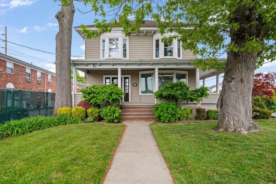 Primary Photo Of 154 Franklin Pl, Woodmere Office For Lease