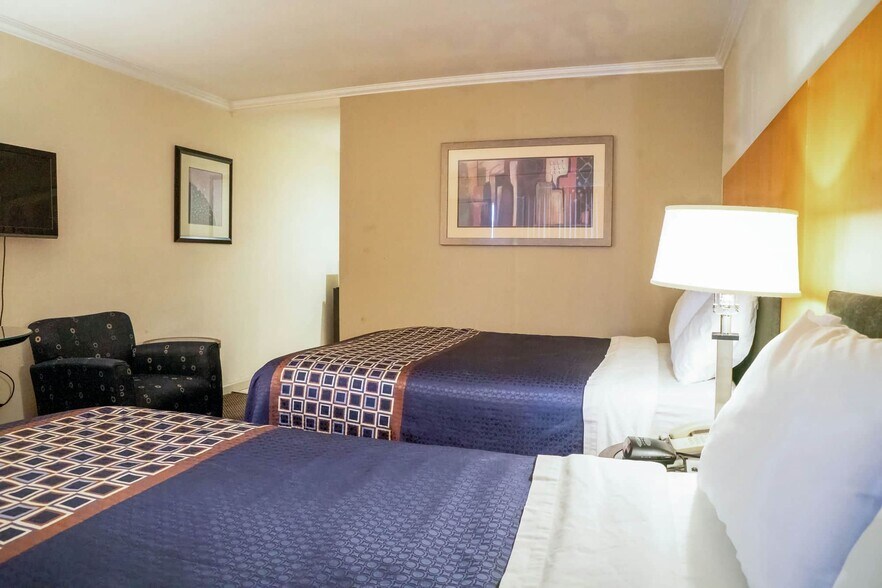 More Photos Of 201 Continental Dr, Junction City Hotel For Sale