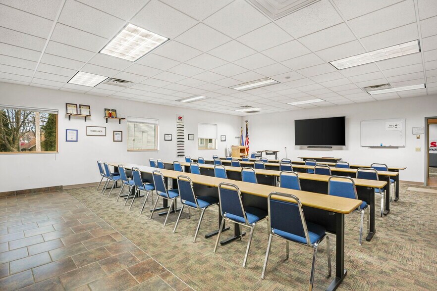 More Photos Of 125 W Main St, Sun Prairie Warehouse For Sale