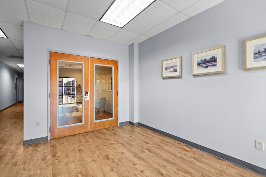 More Photos Of 19810 W Catawba Ave, Cornelius Office For Lease