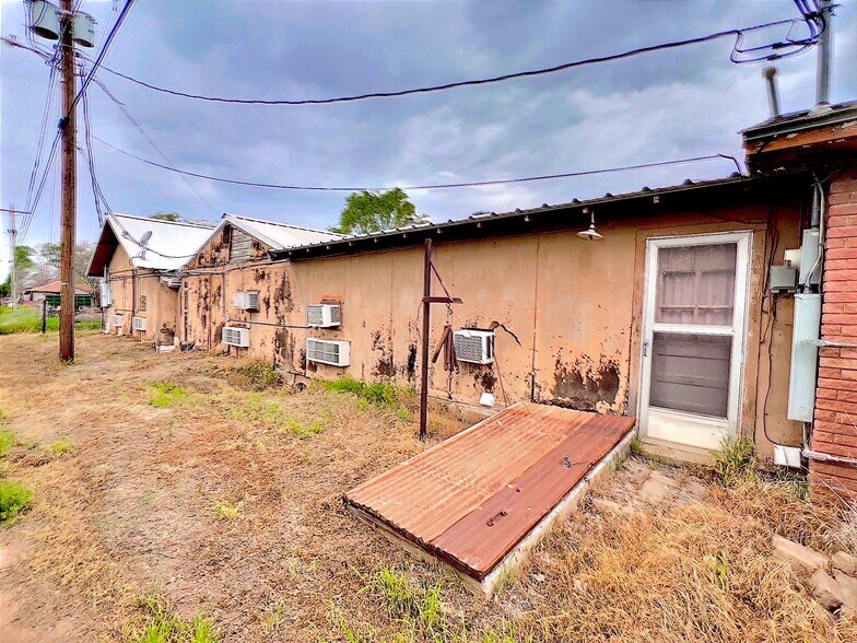 More Photos Of 413 W Broadway St, Hollis Hotel For Sale