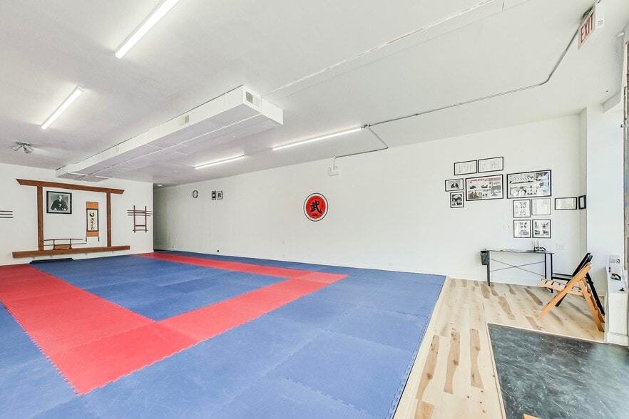 More Photos Of 2628-2634 W Touhy Ave, Chicago Storefront Retail Office For Lease