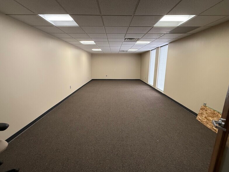 More Photos Of 6931 S Yosemite St, Englewood Office For Sale