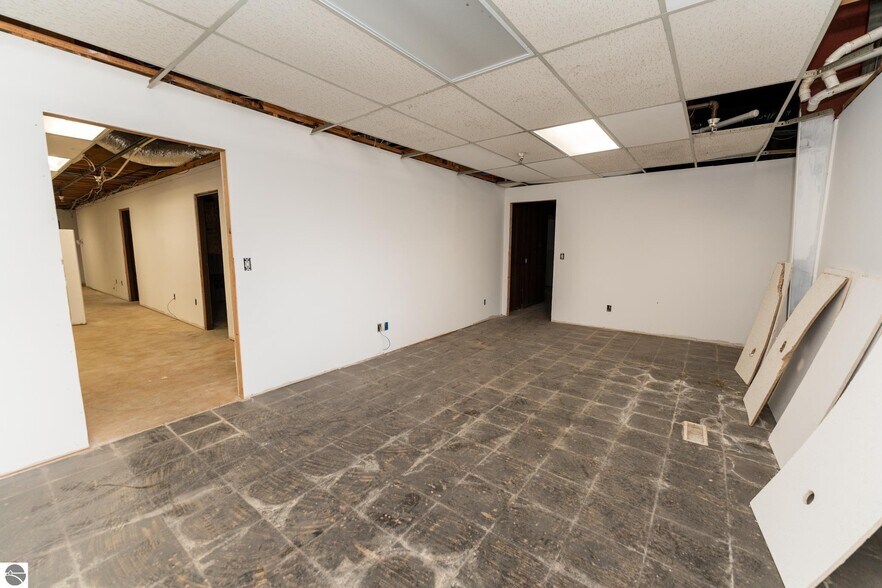 More Photos Of 910 Industrial Dr, Mount Pleasant Warehouse For Sale