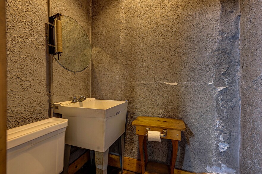 More Photos Of 7315 Vine St, Cincinnati Auto Repair For Sale