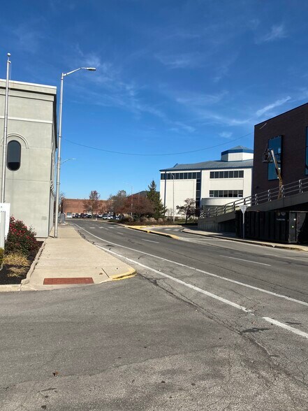More Photos Of 225 N High St, Muncie Office For Sale