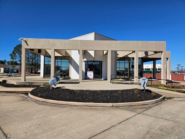 Primary Photo Of 8727 Business Park Dr, Shreveport Auto Dealership For Lease