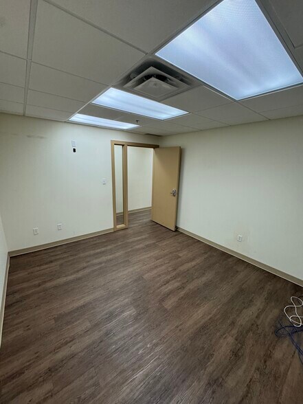 More Photos Of 2916 Ellwood Dr SW, Edmonton Storefront Retail Office For Lease